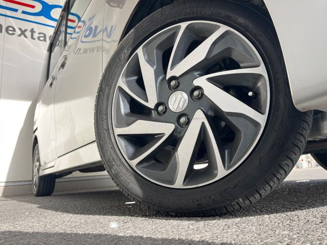 �y����15�C���`�A���~�z�C�[���z�O�ςɃ}�b�`���������A���~�z�C�[���𑕒����Ă���܂��B�e��ЊO�A���~�z�C�[����A�X�^�b�h���X�^�C�����戵�����Ă���܂��B���񂲑��k����������