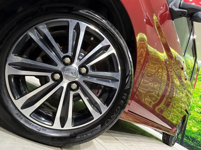 �y����15�C���`�A���~�z�C�[���z�O�ςɃ}�b�`���������A���~�z�C�[���𑕒����Ă���܂��B�e��ЊO�A���~�z�C�[����A�X�^�b�h���X�^�C�����戵�����Ă���܂��B���񂲑��k����������