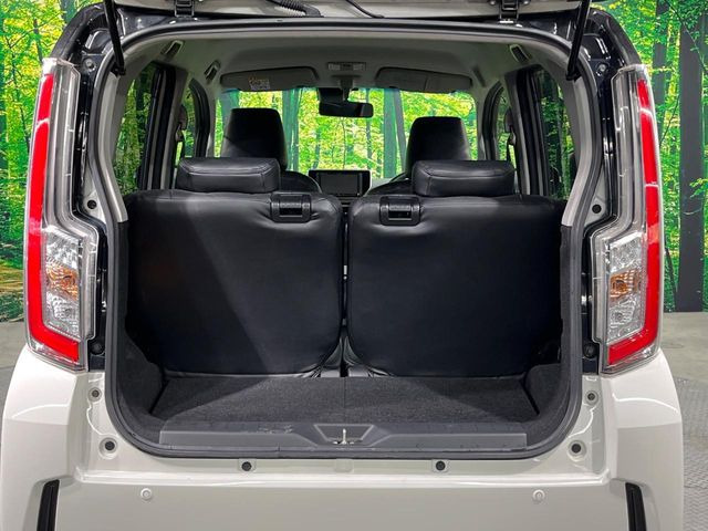 ���i�̂���������ʋ΁A���}���ɏ\���ȉ׎��X�y�[�X���m�ۂ��Ă���܂��B�Z�J���h�V�[�g��|���ƁA�傫�ȉו��̐ύڂ��\�ł���