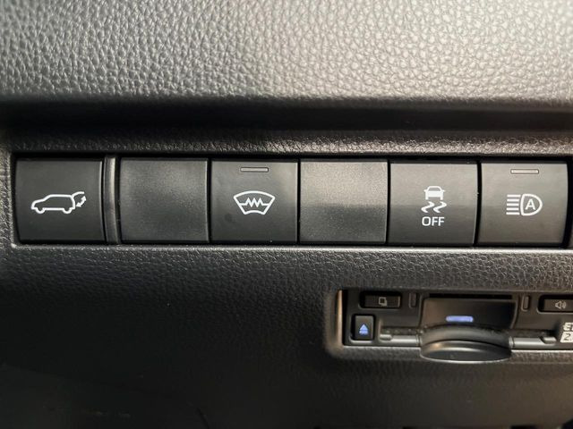 【パワーバックドア】スマートキーや運転席のボタンを押すだけでリアゲートが自動で開閉します!荷物を持っている時や、高い位置にあるバックドアを閉める際に便利な機能です♪