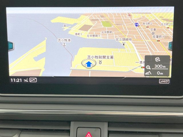 ●純正ナビ:一体感のあるナビは、高級感ある車内を演出してくれます。Bluetooth再生などオーディオ機能も充実しておりますので、運転もより楽しめます♪