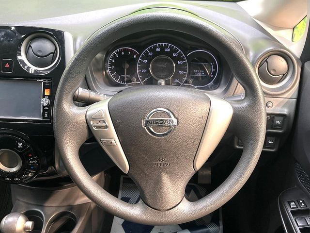 �y�X�e�A�����O�X�C�b�`�z�^�]���A�O������ڐ������炷���ƂȂ��A�I�[�f�B�I���̑��삪�\�ȕ֗��@�\!���S&���K�ȃh���C�u�����o���Ă���܂���