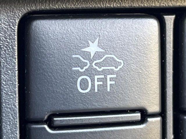 �y�X�}�[�g�A�V�X�g�z���s���ɑO���̎ԗ�����F�����A�Փ˂������Ȏ��͌x��ƃu���[�L�ŏՓˉ���Ɣ�Q�y�����A�V�X�g�B�����S�Ƀh���C�u�����y���݂��������܂��B