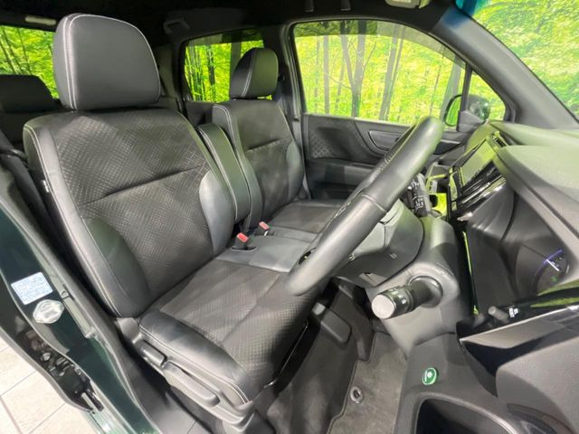 運転席シート廻りは使用感も少なく、良好な状態となっています。丁寧に使われていたことがよくわかりますね。