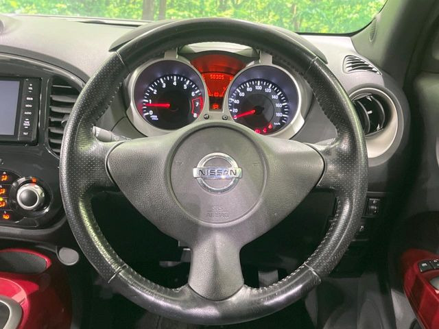 インテリアに合わせたデザインのステアリングは、運転される方のことも考え、運転しやすい形状、大きさです。是非一度、実際に触ってお確かめください。