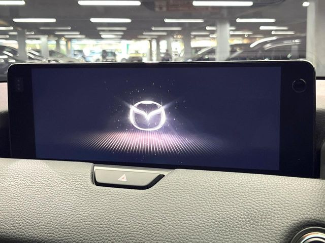 �y12.3�C���`�}�c�_�R�l�N�g�z�ԓ��̕��͋C�Ƀ}�b�`������^�f�B�X�v���C�B�X�}�z�ڑ��ł̃i�r�g�p��Bluetooth�Đ����A�l�X�ȋ@�\���y���߂܂��B�����I�ȃ_�C�������삪�\�ŁA�g��������ǍD�ł��B