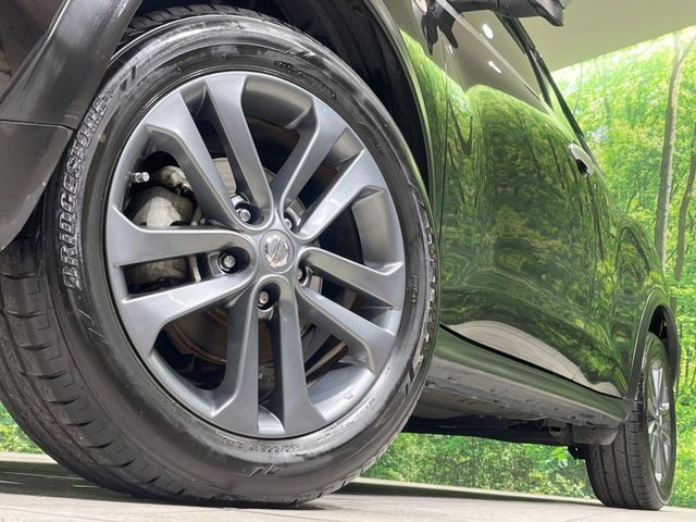 【純正17インチアルミホイール】外観にマッチした純正アルミホイールを装着しております。各種社外アルミホイールや、スタッドレスタイヤも取扱いしております。是非ご相談ください♪