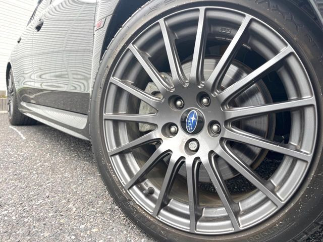 �y�����A���~�z�C�[���z�O�ςɃ}�b�`���������A���~�z�C�[���𑕒����Ă���܂��B�e��ЊO�A���~�z�C�[����A�X�^�b�h���X�^�C�����戵�����Ă���܂��B���񂲑��k����������