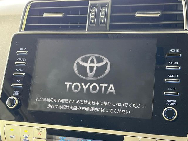 【メーカー純正9型ナビ】インテリアに溶け込むスタイリッシュな「専用設計」メーカーナビを装備♪視認性や操作性など基本性能にも優れ、より上質なカーライフをお楽しみいただけます。