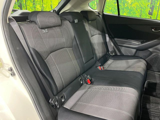 後部座席も気になるようなキズ・汚れやへたり等、大きなダメージはなく、良好な状態です。