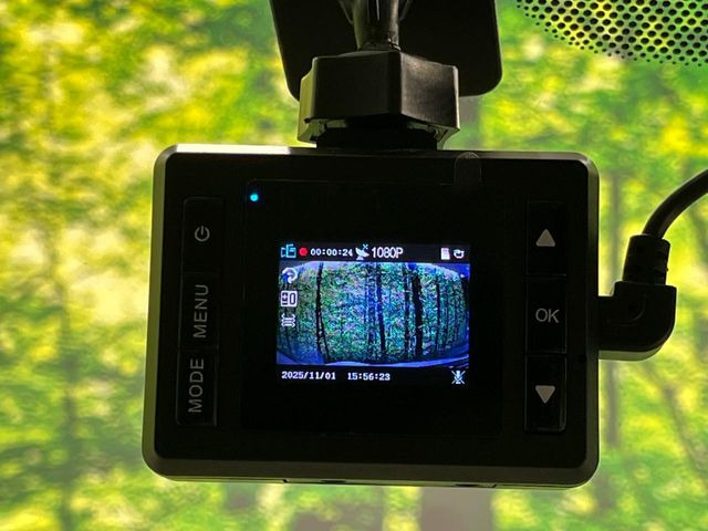 【ドライブレコーダー】安心・安全なカーライフに必須のドライブレコーダーを装備!走行中はもちろん、あおり運転や事故に遭遇した際の状況も映像で記録し、万一のリスクに備えます。