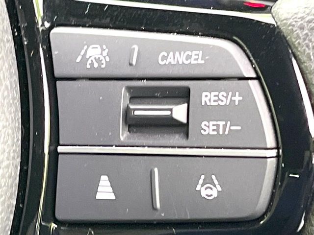 【アダプティブクルーズコントロール】高速道路での長距離走行が楽に!!自動で速度を保つクルーズコントロールが、衝突軽減システムと連携し、前方の車両を感知して車間を保つように速度調節してくれます!!