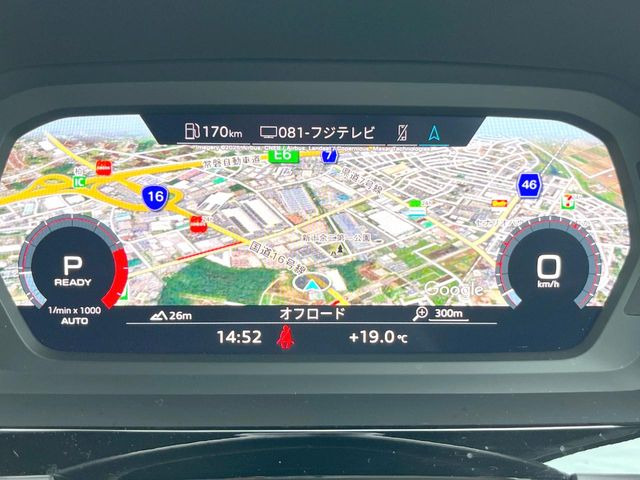 ●バーチャルコックピット:全体が液晶パネルとなっている先進的なメーターパネル。通常のスピードメーターとしての機能はもちろん、ナビ・オーディオ機能の確認・操作もでき、運転に集中しやすくなっております。