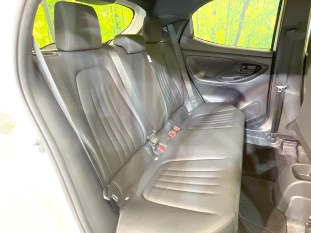 後部座席も気になるようなキズ・汚れやへたり等、大きなダメージはなく、良好な状態です。