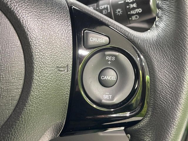 【クルーズコントロール】高速道路もラクラク走行。アクセルを離しても一定速度で走行ができ、長距離運転時の負担を軽減!加速・減速も簡単なスイッチ操作で調整できます。