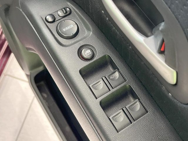 �y�d���i�[�~���[�z�T�C�h�~���[�͓d���i�[���ƂȂ��Ă���A�������ԏ�ł��L�Y�������X�N��}�����܂��B