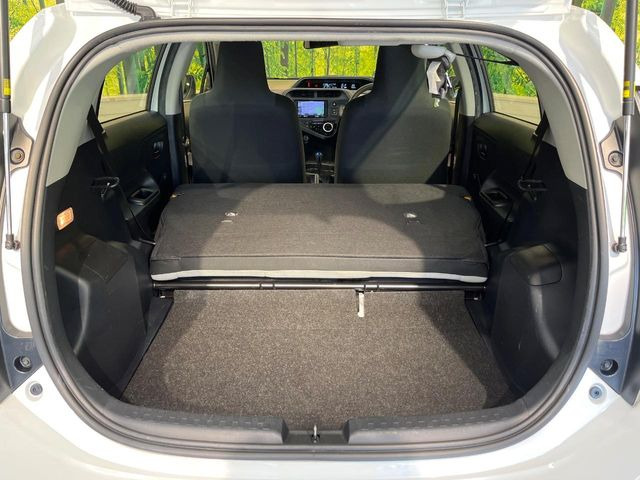 普段のお買い物や通勤、送迎等に十分な荷室スペースを確保しております。セカンドシートを倒すと、大きな荷物の積載も可能です♪