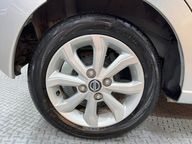 �y���������C���`�A���~�z�C�[���z�O�ςɃ}�b�`���������A���~�z�C�[���𑕒����Ă���܂��B�e��ЊO�A���~�z�C�[����A�X�^�b�h���X�^�C�����戵�����Ă���܂��B���񂲑��k����������