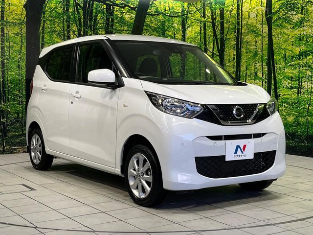 高透明度のガラス皮膜で撥水はもちろん、上質なツヤ・光沢を実現。紫外線や酸性雨から大切な愛車を保護し、色あせ・劣化を防止。「弾スプラッシュコート」、「弾プリミッサコート」からお選びいただけます。