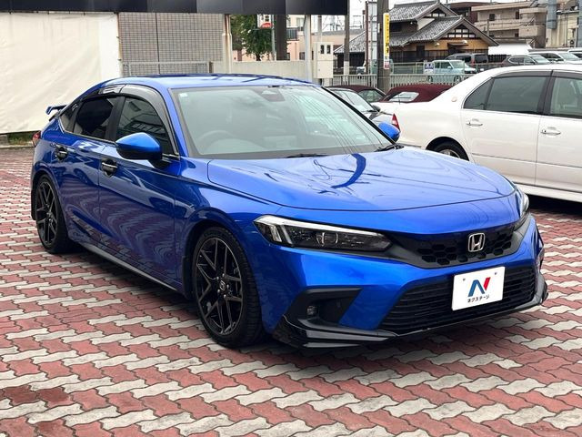 高透明度のガラス皮膜で撥水はもちろん、上質なツヤ・光沢を実現。紫外線や酸性雨から大切な愛車を保護し、色あせ・劣化を防止。「弾スプラッシュコート」、「弾プリミッサコート」からお選びいただけます。