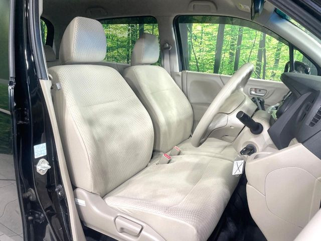 運転席シート廻りは使用感も少なく、良好な状態となっています。丁寧に使われていたことがよくわかりますね。