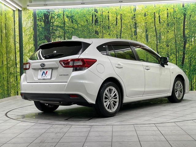 ☆全国のネクステージからお取り寄せが可能※!遠方の店舗に展示してあるクルマが気になる場合も、最寄りの店舗でご覧いただくことが可能です!是非私たちに要望をお聞かせください!※別途費用