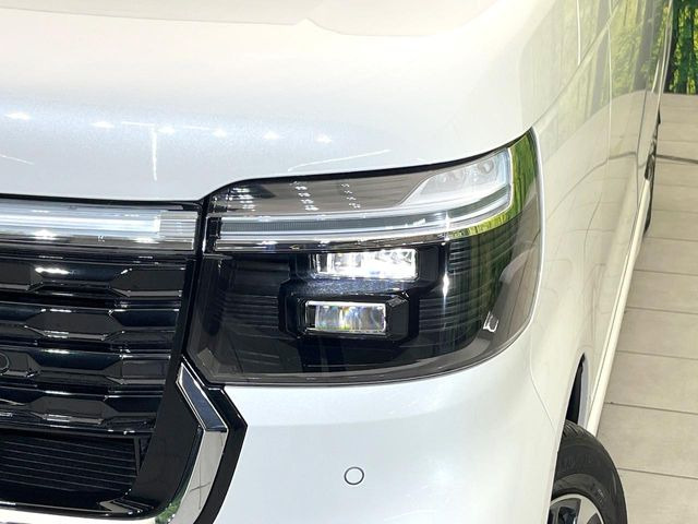 【LEDヘッドライト】悪天候や夜間走行時も良好な視界を確保し安心して運転できる高輝度LEDヘッドライトを装備!点灯速度が早く、消費電力も抑えられています。