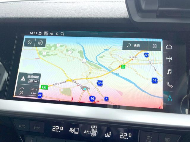 ●純正ナビ:一体感のあるナビは、高級感ある車内を演出してくれます。オーディオ機能も充実しておりますので、運転もより楽しめます♪