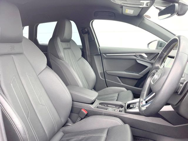 ●レザーシート:高級感漂うブラックレザーシートは、使用感も少なく良好なコンディションを保っております!その他、気になる箇所がございましたらお気軽にお問合せ下さい!