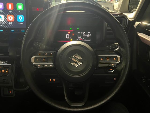 【ステアリングスイッチ】運転中、前方から目線をそらすことなく、オーディオ等の操作が可能な便利機能!安心&快適なドライブを演出してくれます♪