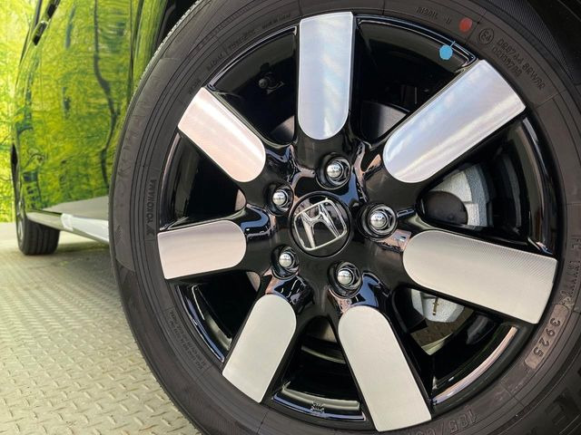 �y����15�C���`�A���~�z�C�[���z�O�ςɃ}�b�`���������A���~�z�C�[���𑕒����Ă���܂��B�e��ЊO�A���~�z�C�[����A�X�^�b�h���X�^�C�����戵�����Ă���܂��B���񂲑��k����������