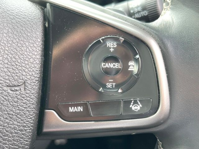 【アダプティブクルーズコントロール】高速道路での長距離走行が楽に!!自動で速度を保つクルーズコントロールが、衝突軽減システムと連携し、前方の車両を感知して車間を保つように速度調節してくれます!!