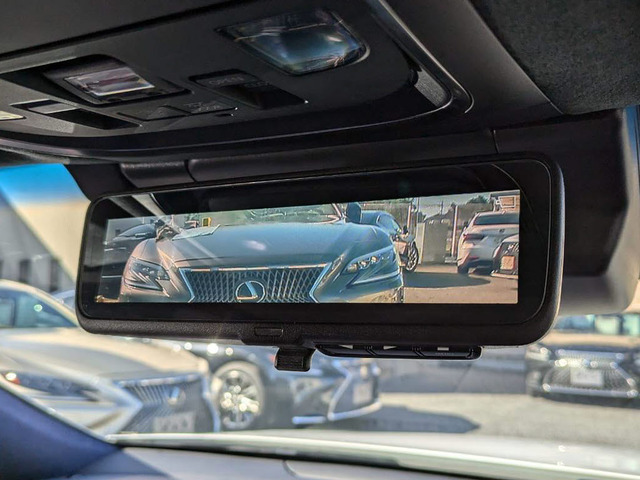 デジタルインナーミラー装備 後方カメラの鮮明な映像をルームミラーに投影します。
