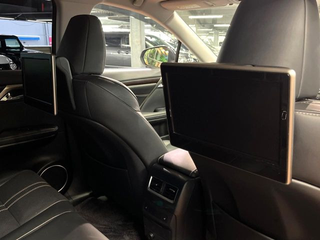 �y�����G���^�[�e�C�������g�V�X�e���z��Ȃɂ�����̕����喞���́A�l�C���[�J�[�I�v�V�����𑕔��B��p�̉����V�X�e���ƁA���ʂ̃��j�^�[�ňړ�����DVD�������y���݂��������܂��B