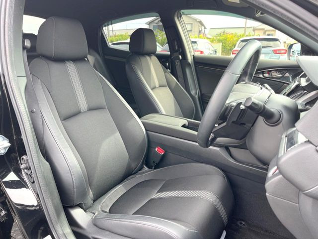 運転席シート廻りは使用感も少なく、良好な状態となっています。丁寧に使われていたことがよくわかりますね。