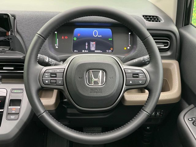 �y�����v�����X�e�A�����O�z�㎿�Ȋv���g�p���邱�ƂŁA��ɂ����������݂ƂĂ��^�]���₷���n���h���ł���