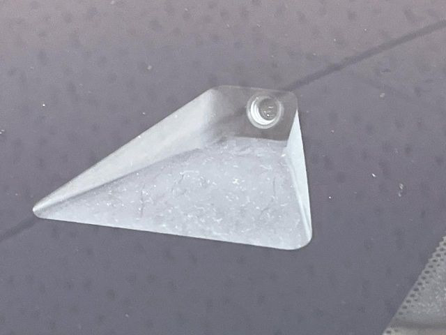 �y�G�}�[�W�F���V�[�u���[�L�z���s���ɑO���̎ԗ�����F�����A�Փ˂������Ȏ��͌x��ƃu���[�L�ŏՓˉ���Ɣ�Q�y�����A�V�X�g�B�����S�Ƀh���C�u�����y���݂��������܂��B