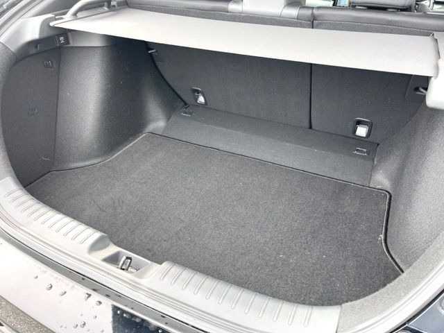 積み下ろしのしやすいデッキにはたっぷりと荷物を積み込んでいただけます。遊びから仕事まで、様々なシーンで頼れます♪