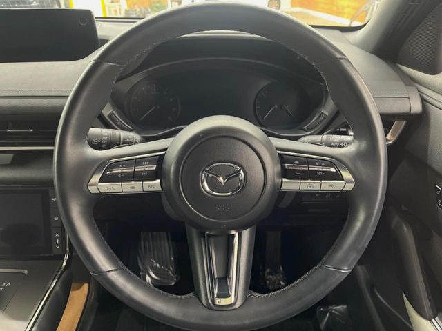 �y�����v�����X�e�A�����O�z�㎿�Ȋv���g�p���邱�ƂŁA��ɂ����������݂ƂĂ��^�]���₷���n���h���ł���