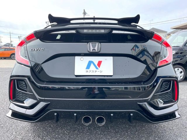 安心の最長10年・走行無制限保証(有償)をご用意。保証内容も充実はもちろん、無料点検&オイル交換や、年中無休の全国・24時間ロードサービスも付帯されておりますのでご安心下さい。