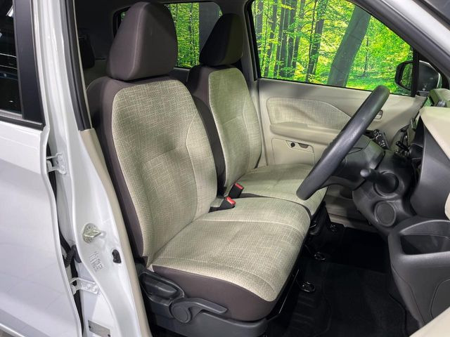 運転席シート廻りは使用感も少なく、良好な状態となっています。丁寧に使われていたことがよくわかりますね。