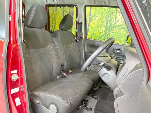 運転席シート廻りは使用感も少なく、良好な状態となっています。丁寧に使われていたことがよくわかりますね。