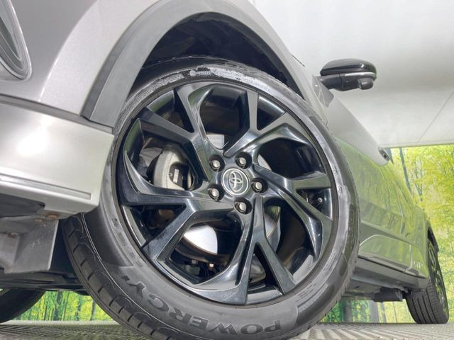 【純正18インチアルミホイール】外観にマッチした純正アルミホイールを装着しております。各種社外アルミホイールや、スタッドレスタイヤも取扱いしております。是非ご相談ください♪