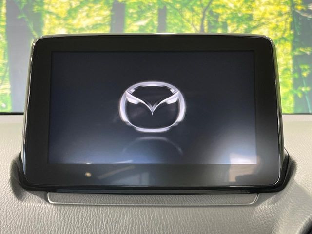 �y�}�c�_�R�l�N�g�z�ԓ��̕��͋C�Ƀ}�b�`������^�̃f�B�X�v���C�B�X�}�z�ڑ��ł̃i�r�g�p��Bluetooth�Đ����A�l�X�ȋ@�\���y���߂܂��B�����I�ȃ_�C�������삪�\�ŁA�g��������ǍD�ł��B