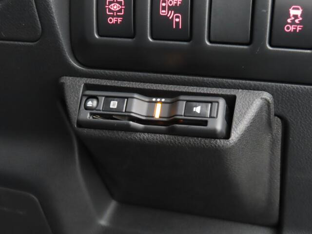 ETCも装備していますよ!ETC車載機を利用すると高速料金が割引に!!サイフにも優しい装備ですね♪