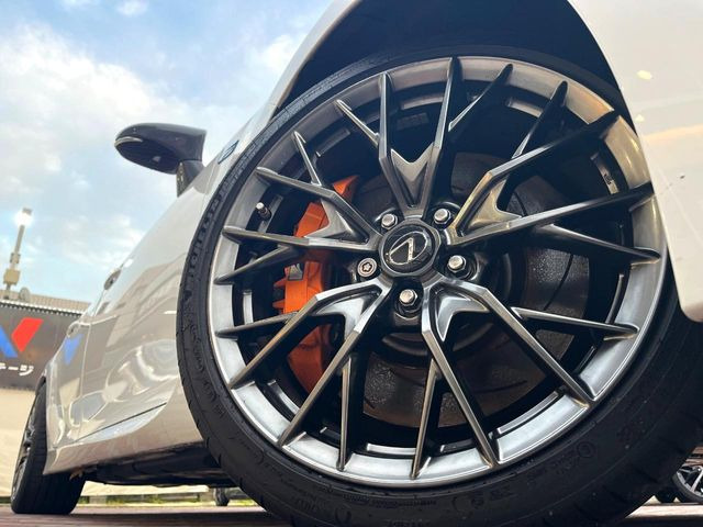 �y19�C���`�A���~�z�C�[���z�O�ςɃ}�b�`�����A���~�z�C�[���𑕒����Ă���܂��B�e��A���~�z�C�[����A�X�^�b�h���X�^�C�����戵�����Ă���܂��B���񂲑��k����������