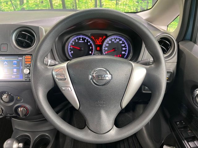 ステアリングも使用感が少なく、きれいな状態となっております♪