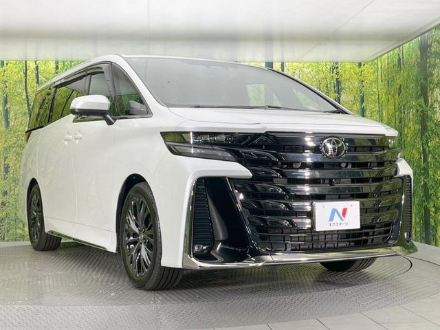 高透明度のガラス皮膜で撥水はもちろん、上質なツヤ・光沢を実現。紫外線や酸性雨から大切な愛車を保護し、色あせ・劣化を防止。「弾スプラッシュコート」、「弾プリミッサコート」からお選びいただけます。