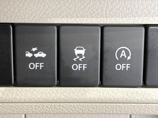 【アイドリングストップ】赤信号や渋滞で停車した際にエンジンを停止し、無駄な燃料の消費を抑えます。燃費向上や環境保護につなげる機能♪エンジンはブレーキを離せば再始動します。