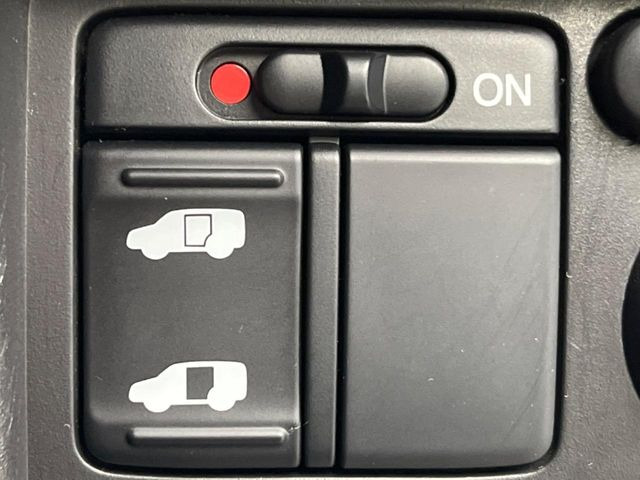 �y�p���[�X���C�h�h�A�z�X�}�[�g�L�[��^�]�Ȃ̃X�C�b�`�ŃX���C�h�h�A�̊J���\���d��������͂����ăh�A���J����K�v�������A���������q�l�ł��A�d���ו��������Ă��鎞�����N�ɊJ���߂ł��܂���